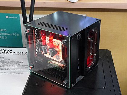 Ryzen向け小型PCキット「DeskMini A300」ベースの水冷PCが展示中
