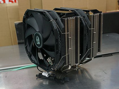 すべてを冷却性に注力、“光らない”CPUクーラー「ASSASSIN III」が発売