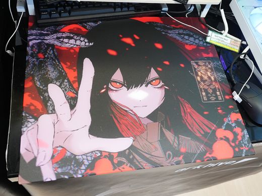 AbyssGamingのガラス製マウスパッド「紅玉」が登場 - AKIBA PC Hotline!