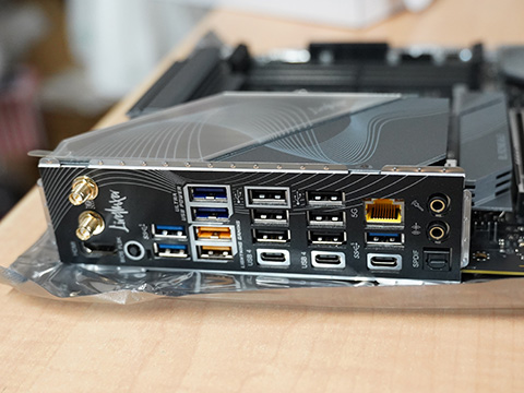 25個もUSBポートを備えたASRockマザー「X870 Livemixer WiFi」が発売