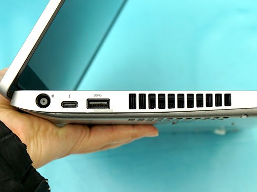 第10世代Core i7/16GBメモリ/Quadro搭載の15.6インチノートが49,800円