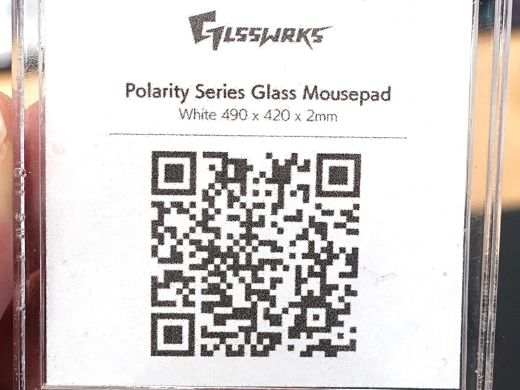 GLSSWRKSのガラス製ゲーミングマウスパッド「Polarity」が発売