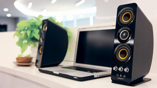 クリエイティブ、最上位2chスピーカーのNFC/Bluetooth対応モデル「T50