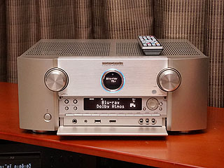 マランツ、同社初のDolby Atmos対応AVアンプ SR7009」。音場補正用