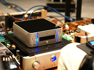 レビュー】“ぶっ飛んだ仕様”で作ったら人気機種に!? マランツ“小さな