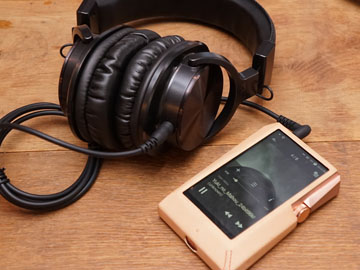 マッハ36”ヘッドフォンを聴いてみた。マクセル10年ぶりの新作「MXH