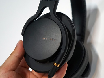 ソニーのヘッドフォン「MDR-1A」に、マットブラックカラーの限定版
