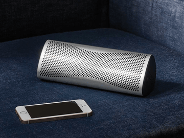 KEF、鏡面仕上げで輝きを放つBluetoothスピーカー「MUO Metal