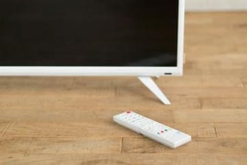 ロゴ無しの白い32型TVなど、ビックカメラ新ブランド「TAG label