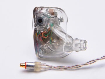 UE最上位イヤフォン「UE LIVE」ユニバーサルモデル。e☆イヤホン独占