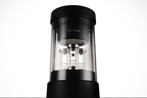 バルミューダがスピーカー。ミュージシャンが歌うように光る「BALMUDA