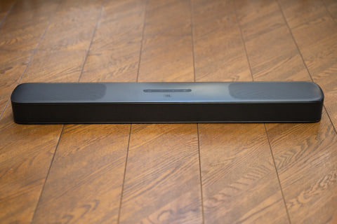 音のビームとAtmosで圧巻の完成度。JBL新世代サウンドバー「Bar 5.0