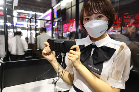 Xperia 1 IV用冷却ゲーミングギア初展示。東京ゲームショウ - AV Watch