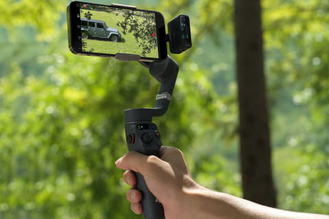 DJI、スマホ用ジンバル「Osmo Mobile 6」。3倍速いクイック起動 - AV Watch