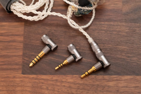 レビュー】「ボーカルに酔う」琥珀のような“ホレる美音イヤフォン”qdc