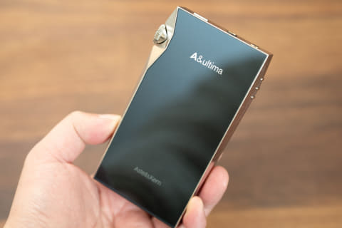 筐体素材が変わると、音は変わる？小さなハイエンドが“白銅化