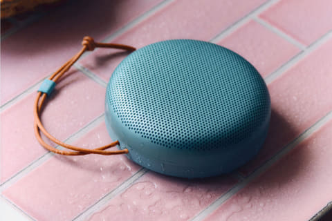 B&O、最大24時間再生のラウンド型ワイヤレススピーカー「Beosound A1