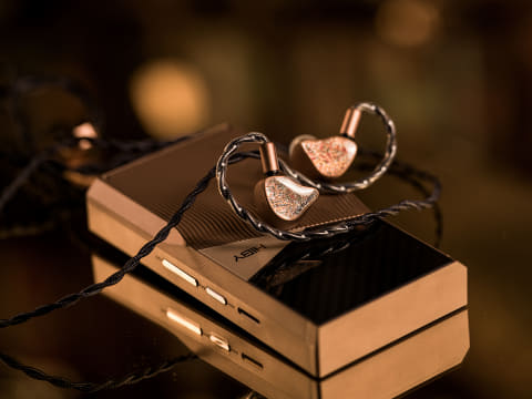 HiByのDAPとFAudioのIEMのセット「Golden 10th Anniversary」約64.5万