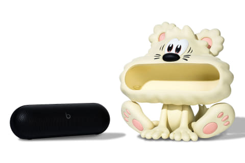 Beats x Verdyコラボ再び。Beats Pillを食べようとしているホルダー