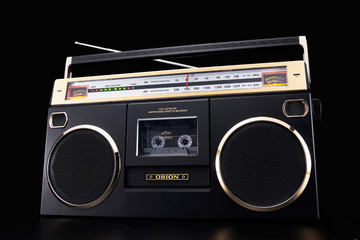 レトロデザインのBluetooth付きステレオラジカセ。ORION - AV Watch