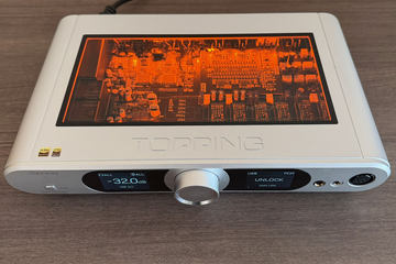 オンキヨー、シャア専用ワイヤレスヘッドフォン「ANIMA AOW03 CHAR′S