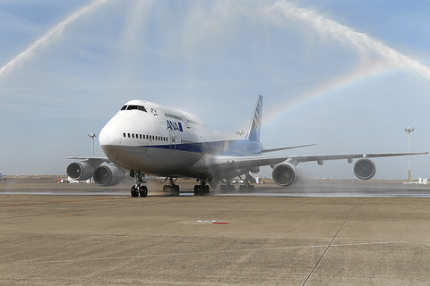 ANA、虹をバックに最後の勇姿をみせた“ジャンボジェット”「ボーイング