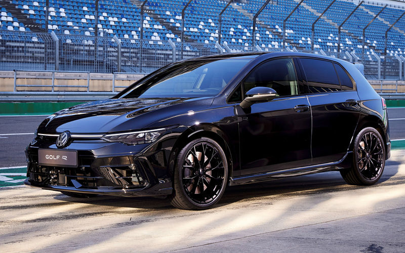 フォルクスワーゲン、ブラックカラーで仕立てた限定車「ゴルフR