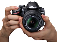 ニコン、オプションでスマホへの画像転送が可能になる「D3200