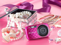 カシオ、「EXILIM」に女性向けモデル。専用ジャケット同梱や