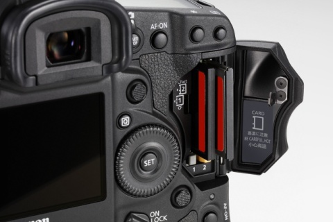 キヤノン、最高14コマ/秒連写の「EOS-1D X Mark II」 - デジカメ Watch