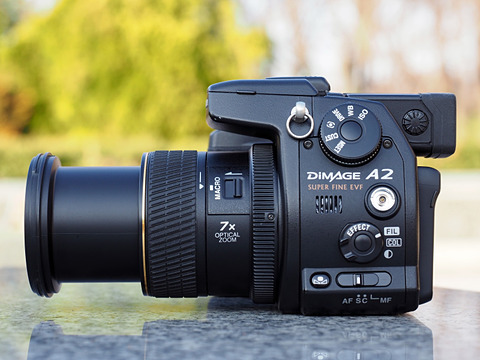 オールドデジカメの凱旋：コニカミノルタ「DiMAGE A2」（2004年