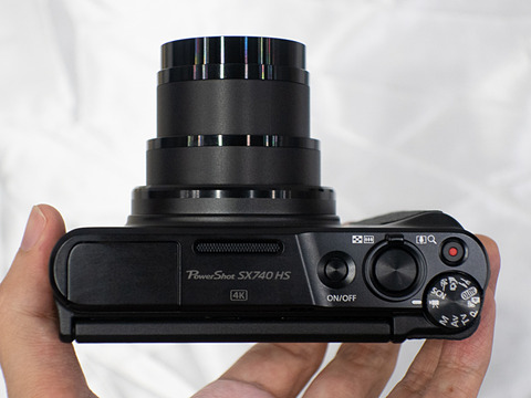 キヤノン、DIGIC 8になった40倍ズーム機「PowerShot SX740 HS