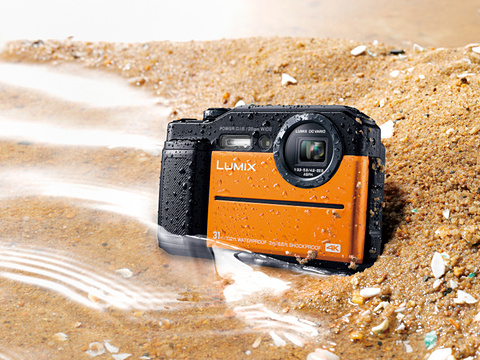 パナソニック、EVF内蔵のタフネスコンパクト「LUMIX FT7」 - デジカメ