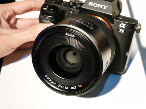 フォトキナ】ZEISSの35mmフルサイズ機「ZX1」詳報 - デジカメ Watch