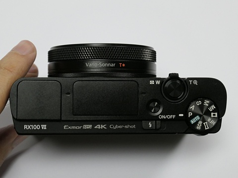 ソニー、α9譲りのスピード性能を謳う1型コンパクト「RX100 VII