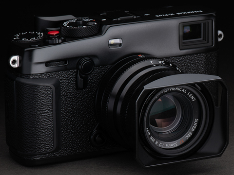 富士フイルムXF23mm F2・35mm F2両対応のアルミ製角型フード。税込