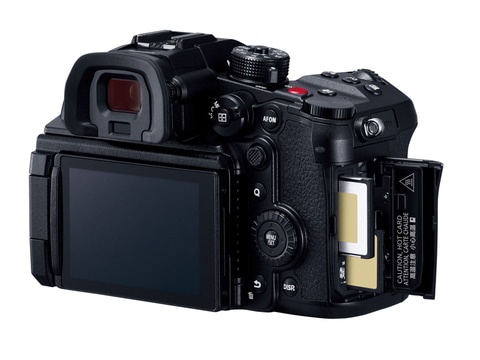 パナソニック、マイクロフォーサーズ最上位機「LUMIX GH6」。ボディ