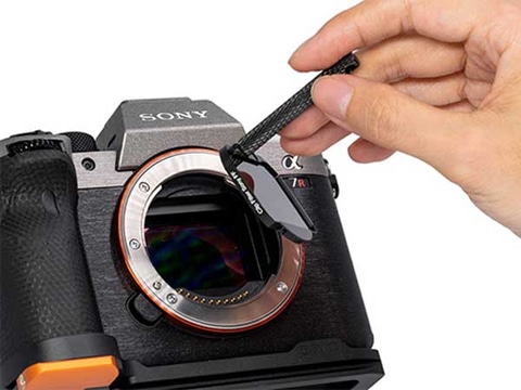 よしみカメラ、ボディ内部に装着するフィルターに「α7 IV」用を追加