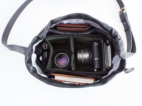 ハービー・山口氏とコラボした、巾着タイプのカメラバッグ - デジカメ