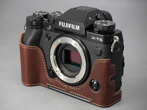 FUJIFILM X-T5用のイタリアンレザーケース。アルカスイス互換タイプ
