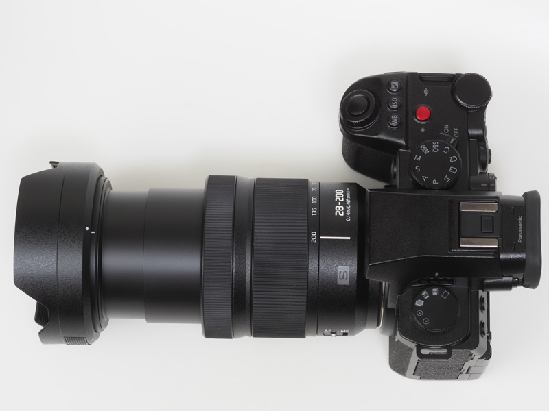 赤城耕一の「アカギカメラ」 第94回：最新の「LUMIX S 28-200mm F4-7.1