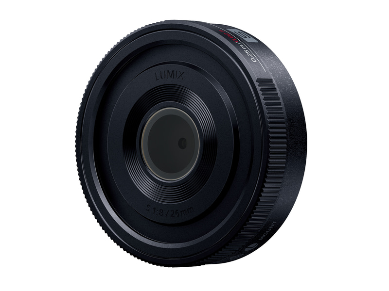 パナソニック、フルサイズ対応のMFパンケーキレンズ「LUMIX S 26mm F8