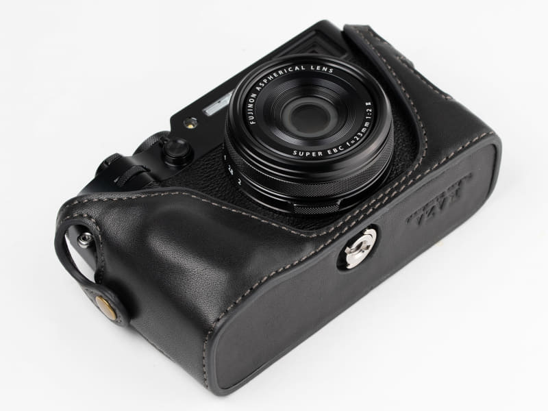 FUJIFILM X100VI用の本革製カメラケース - デジカメ Watch