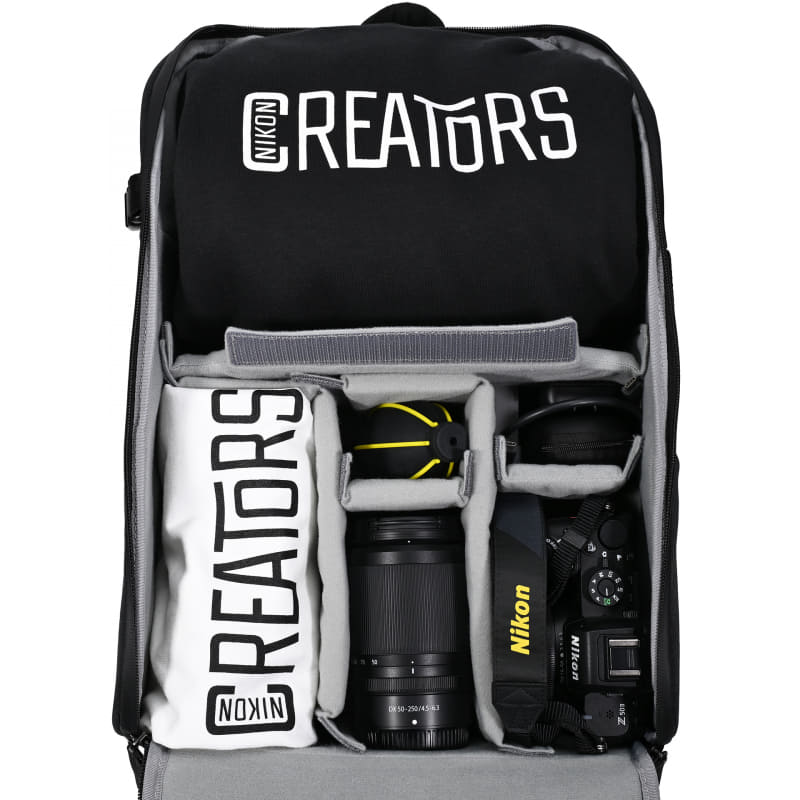 Z50II＋ダブルズームレンズを収納できる、ニコン純正の小型カメラ