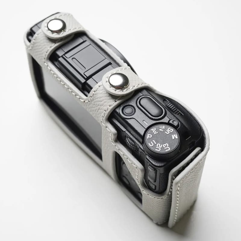 RICOH GR III/IIIx/IV用の本革・デニム製ボディケース - デジカメ Watch