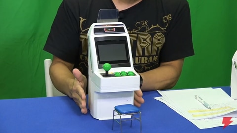 ベースとゲーセン椅子、看板がセットになった「アストロシティミニ