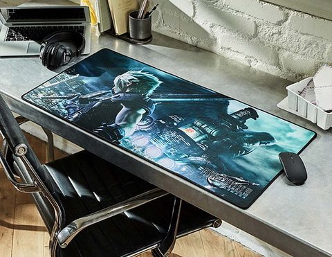 ファイナルファンタジー」シリーズのデザインをあしらった大型