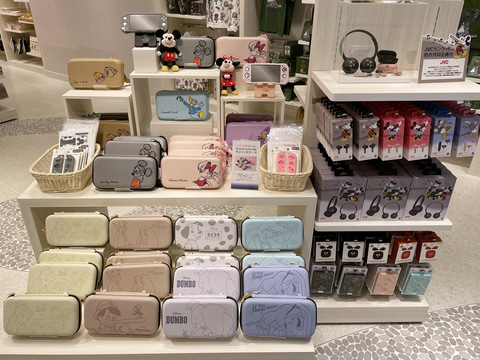 ディズニーフラッグシップ東京】Nintendo Switch周辺グッズが一斉集合