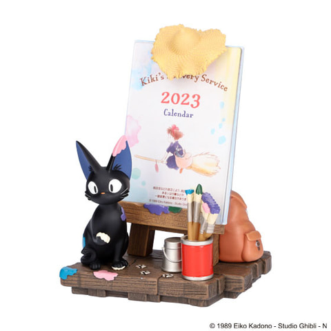 となりのトトロ」と「魔女の宅急便」のカレンダー付きジオラマスタンド