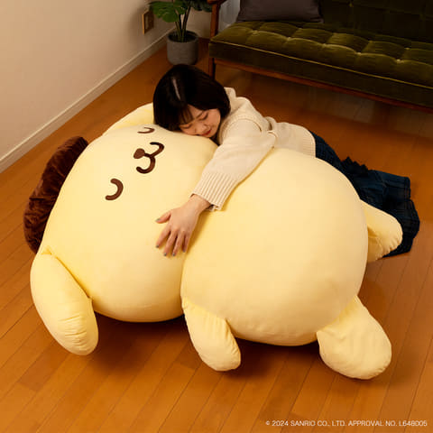 全長約105cm！ ポムポムプリンの超巨大クッションがプレミアムバンダイ